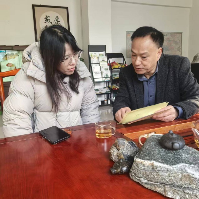 Mr. Cao fra Zhejiang besøkte Baosheng Feed Factory for en inspeksjonstur